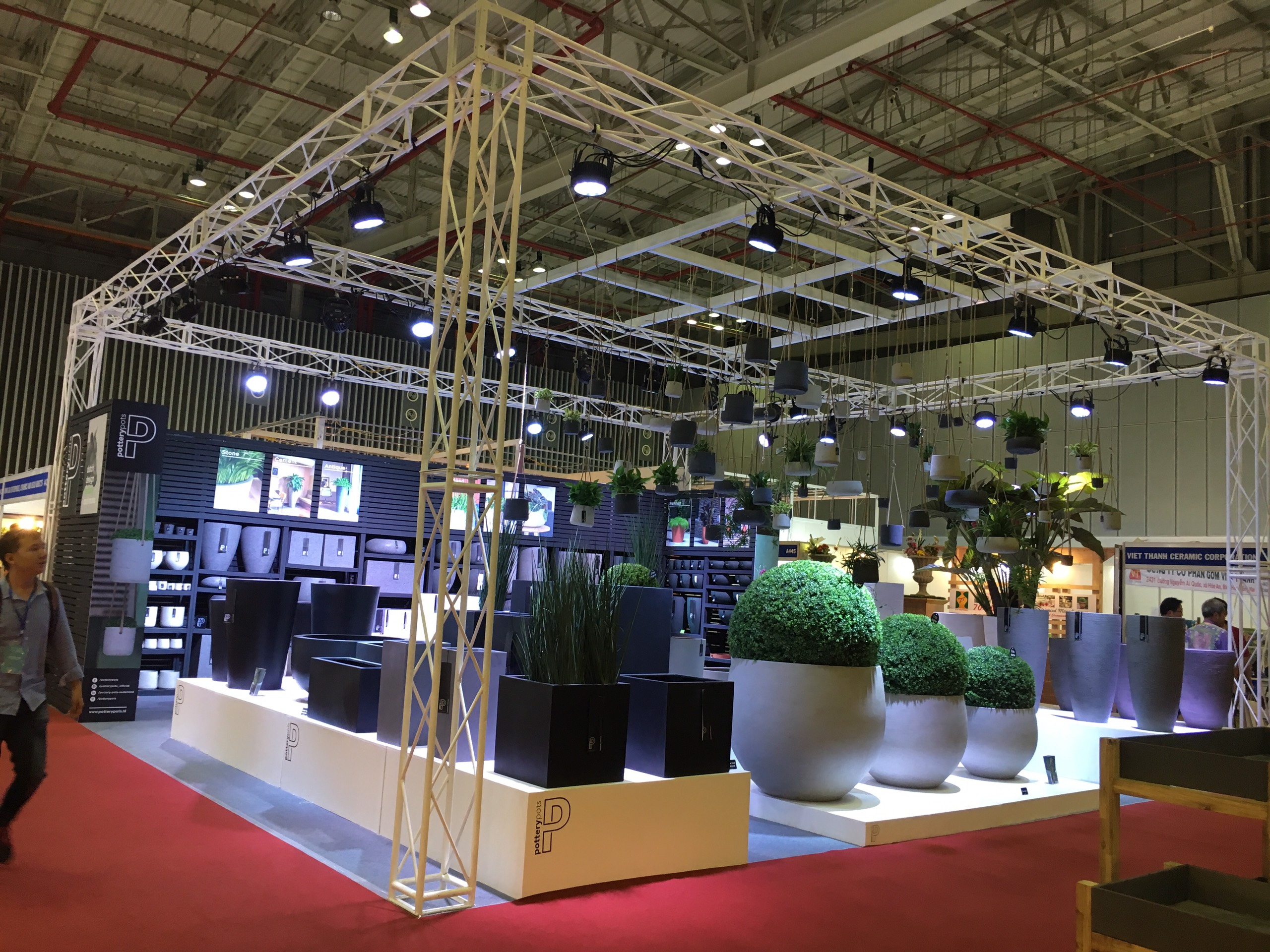 Build floating garden - Constructing exhibition booth