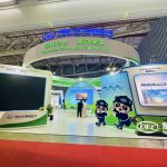 Place fictional figures at the booth