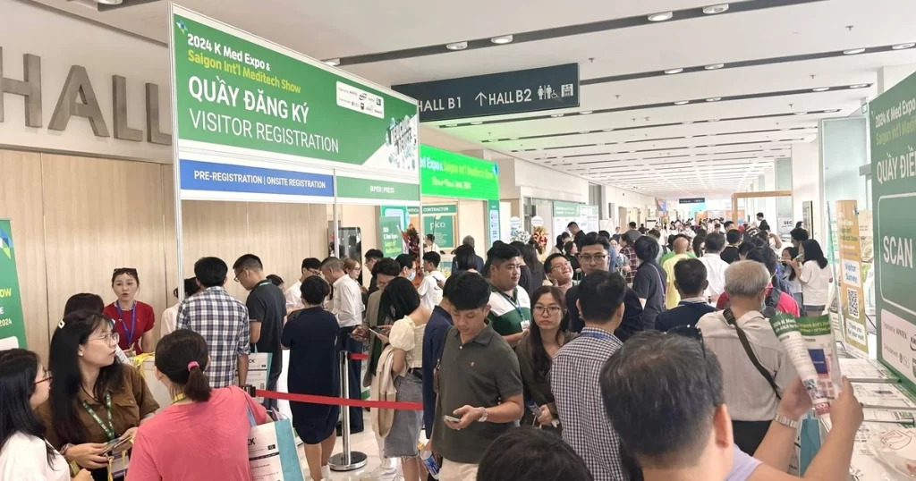 Khu vực quầy đăng ký khách tham quan tại Triển lãm K-MED Expo Vietnam 2024