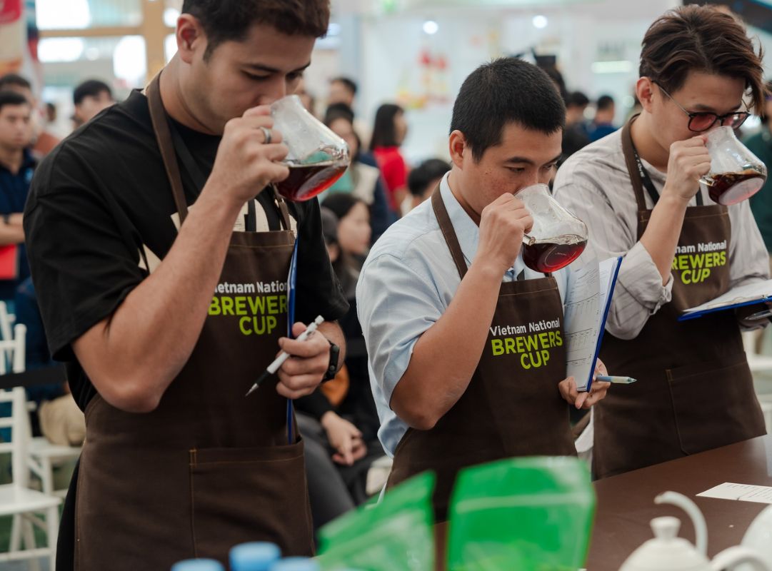 Khám phá hành trình từ hạt cà phê đến ly cà phê chất lượng